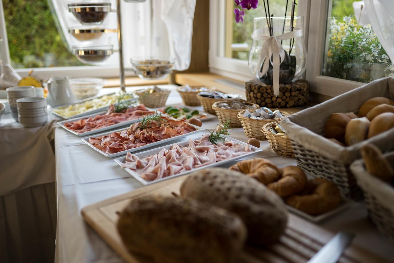 Bed & Breakfast Bergblickナトゥルノ エクステリア 写真